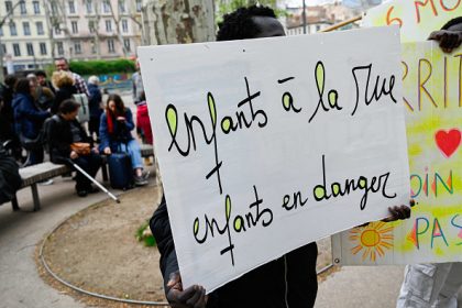 Plus de 2.000 enfants dorment à la rue en France