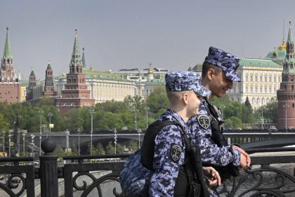 Le Kremlin réagit au déplacement des sous-marins par Donald Trump et appelle à la prudence dans la rhétorique nucléaire