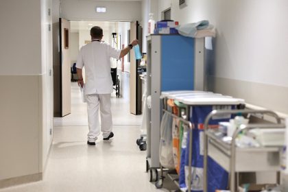 « Guerre de haute intensité » : la France mobilise ses hôpitaux face à l’éventualité d’un conflit d’ici mars 2026