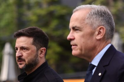 Volodymyr Zelensky et Mark Carney s&rsquo;accordent à dire que Vladimir Poutine cherche à « gagner du temps » grâce à sa rencontre avec Donald Trump