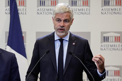 Laurent Wauquiez exhorte François Bayrou à « corriger » son budget et demande une consultation des adhérents LR sur la confiance