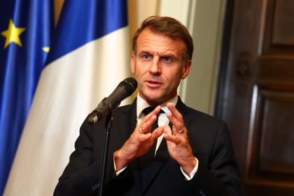 Emmanuel Macron réplique à Benjamin Netanyahu sur l&rsquo;antisémitisme : une « offense à la France tout entière »