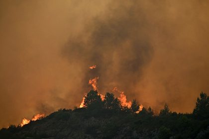 Aude : le feu est fixé, mais il faudra encore plusieurs jours pour l&rsquo;éteindre