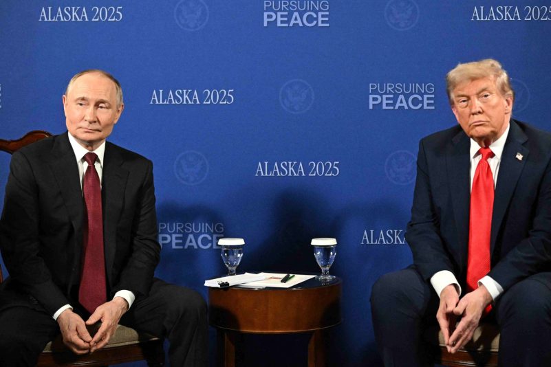 Donald Trump affirme qu’une rencontre trilatérale avec Vladimir Poutine et Volodymyr Zelensky reste probable
