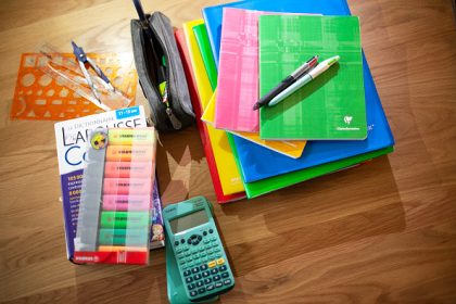 Orange : des trafiquants de drogue organisent une distribution de fournitures scolaires pour diffuser une image positive de criminalité