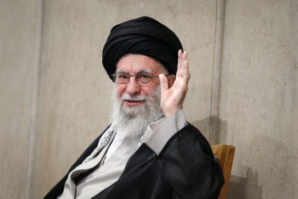 Le dirigeant iranien Khamenei rejette les négociations directes avec les États-Unis sur le programme nucléaire