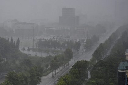 Passage du typhon Kajiki au Vietnam : évacuations massives et fermeture des aéroports