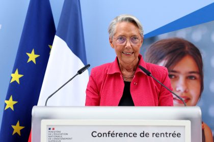 « Aux grands hommes » : Élisabeth Borne propose de féminiser la devise du Panthéon