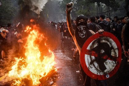 Des émeutes antigouvernementales en Indonésie se propagent à travers le pays