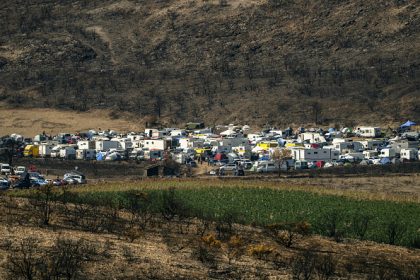 Une rave party rassemble 2000 personnes sur les lieux de l’incendie de l’Aude