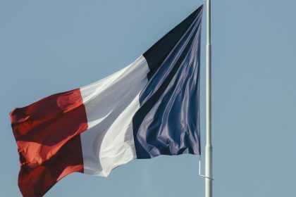 La France rétrogradée au 26e rang mondial des démocraties : la nécessité d’une refonte institutionnelle