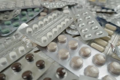 Médicaments sur ordonnance en vente libre en ligne : les pharmaciens tirent la sonnette d’alarme