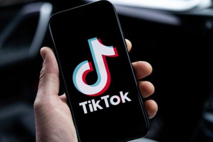 Trump signe un accord plaçant TikTok sous contrôle national