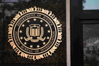 Les usurpations d’identité par deepfake assistées par l’IA sont de plus en plus difficiles à détecter, prévient le FBI