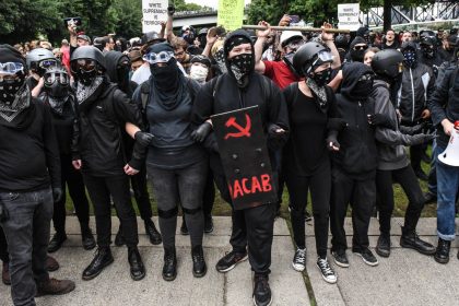 Donald Trump classe le mouvement « Antifa » comme organisation « terroriste »