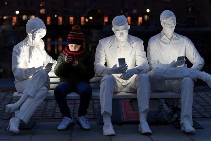 Des parents britanniques concluent des pactes « sans téléphone » pour tenir leurs enfants éloignés des smartphones