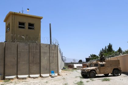 Les talibans rejettent l’appel de Trump à rendre la base aérienne afghane aux États-Unis