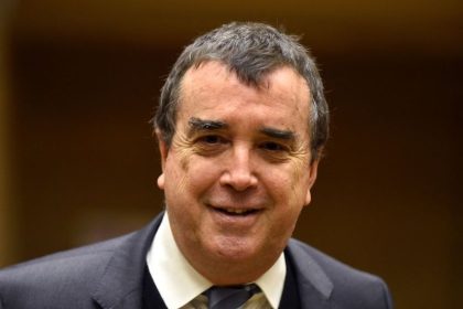 Lagardère et CNews attaquent à leur tour les présidentes de France Télévisions et Radio France