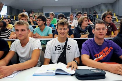 Des jeunes Français « qui ont passé des années à l’école et parfois à l’université » n’ont même pas « les compétences d’un enfant de 10 ans », alerte un expert de l&rsquo;OCDE