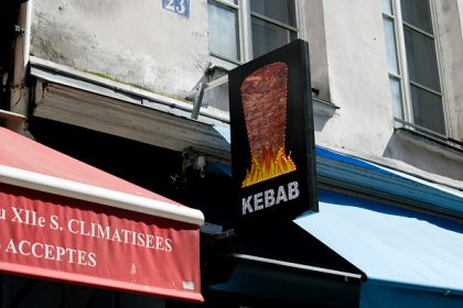 « Trop, c’est trop » : dans l’Aisne, un maire part au combat des fast-foods pour défendre les commerces traditionnels