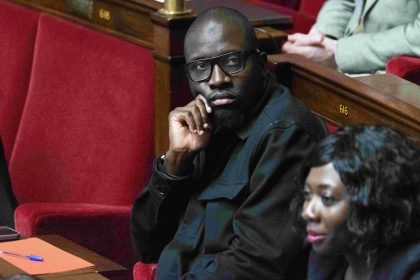 Jeunes assis au sol lors d’un contrôle : le député LFI Aly Diouara s’indigne, le préfet de police réagit