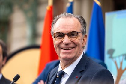 Face aux drapeaux palestiniens, Renaud Muselier hisse des drapeaux français sur l’hôtel de région