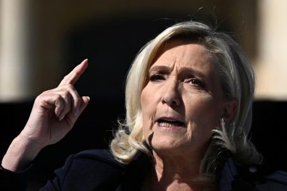 Drapeau palestinien sur les mairies : Marine Le Pen dénonce la gauche qui « veut refaire des Juifs des parias »
