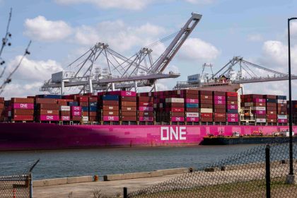 Les États-Unis négocient toujours des accords commerciaux malgré la décision de justice sur les tarifs douaniers