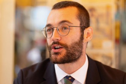 Louis Sarkozy officialise sa candidature aux municipales de Menton