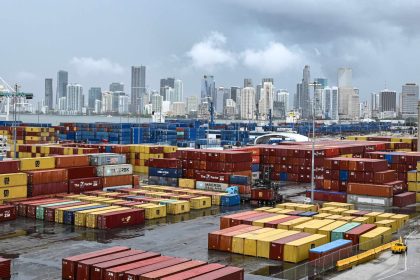 Le département du Trésor américain sera contraint de rembourser « la moitié des droits de douane » si la Cour suprême se prononce contre le président Trump