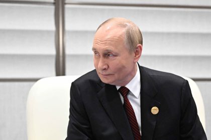 Vladimir Poutine estime que les négociations de paix avec l’Ukraine sont en « pause »