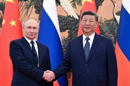 Xi Jinping et Vladimir Poutine saluent leur étroite coopération alors que Gazprom annonce un nouvel accord avec la Chine pour la construction d&rsquo;un gazoduc