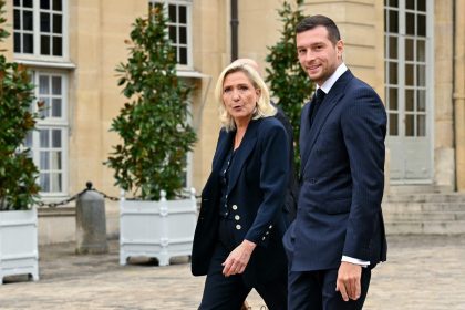 Sondage : le RN et ses alliés confirment leur domination avant le vote Bayrou