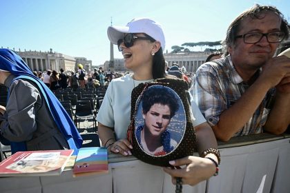 L’adolescent italien Carlo Acutis, surnommé le « cyber-apôtre », canonisé dimanche au Vatican