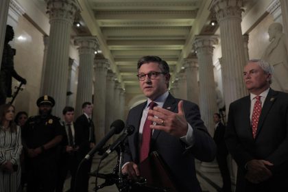 Aux États-Unis, les républicains adoptent une résolution soutenant le contrôle de la Chambre des représentants sur l’enquête Epstein