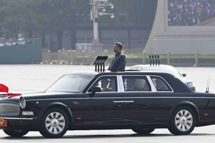 Xi Jinping supervise le défilé militaire chinois aux côtés de Vladimir Poutine et de Kim Jong-un