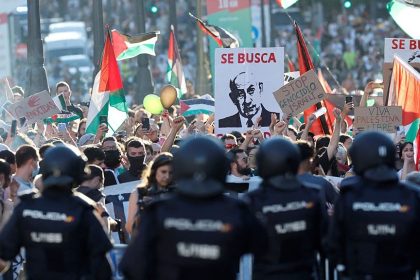 Chaos à Madrid : des manifestations propalestiniennes mettent la Vuelta Ciclista à l&rsquo;arrêt et font 22 blessés
