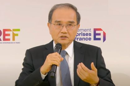 Devant le patronat français, la Chine appelle à s’allier à l’Europe pour défendre le libre-échange face aux États-Unis