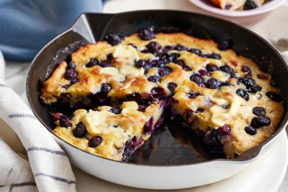 Myrtilles et douceur : le pancake au four qui fait l’unanimité