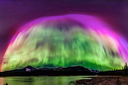 Un ciel en feu au-dessus de Calgary, entre émerveillement et avertissement scientifique