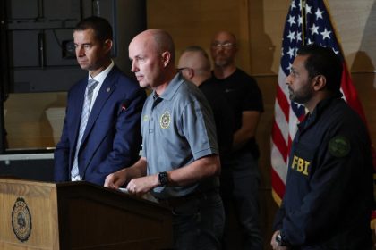 Le gouverneur de l’Utah accuse la Chine et la Russie de propager de la désinformation autour du meurtre de Charlie Kirk