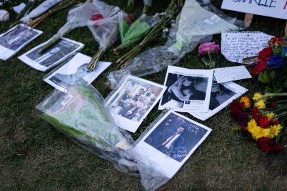 Un journaliste américain s’excuse d’avoir qualifié de « très émouvants » les textos de l’homme accusé du meurtre de Charlie Kirk