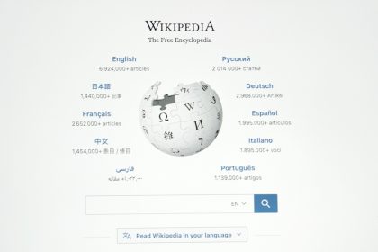 Wikipédia : le monde vu dans un miroir déformant idéologique