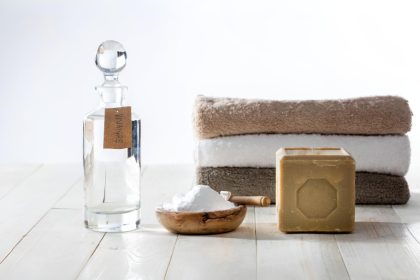 Vinaigre blanc : l’ingrédient inattendu économique qui redonne éclat, douceur à votre linge