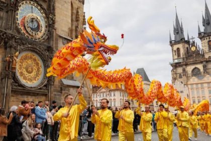 « Ils rayonnent d’un grand calme » – un défilé nous rappelle la compassion