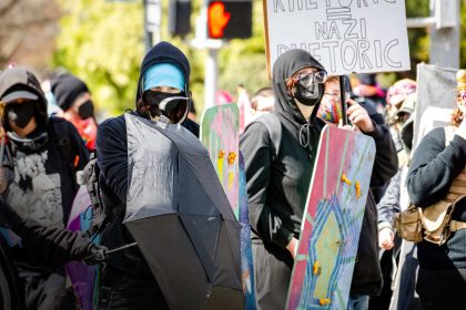 États-Unis : la question transgenre au prisme de la violence et de la radicalisation