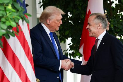 Donald Trump met fin aux négociations commerciales avec le Canada après une publicité ontarienne anti tarifs mettant en scène Reagan