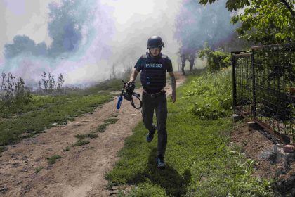 Le photojournaliste français Antoni Lallican tué en Ukraine dans une attaque de drone