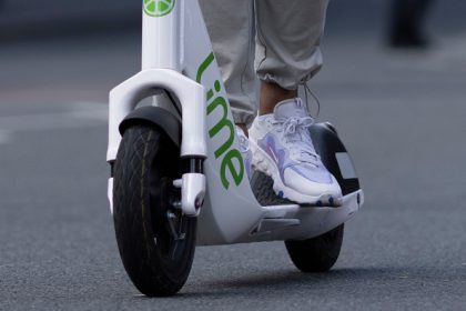 Nice impose le casque aux usagers de trottinettes électriques dès le 1ᵉʳ novembre