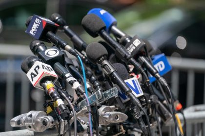 Quand la majorité est ignorée : perte de confiance dans la politique et les médias